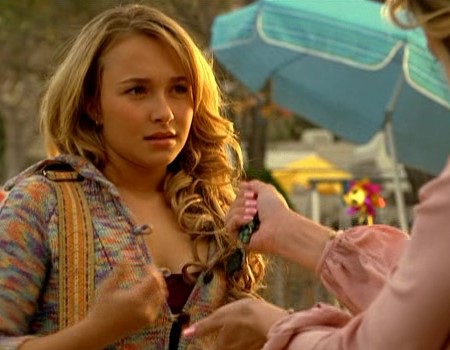 File:Claires gets the necklace.jpg