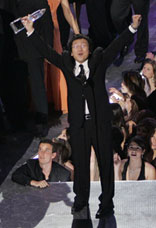 File:Golden Globes Yatta.jpg