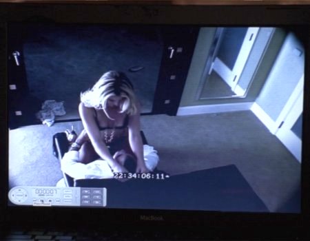 File:Tracy shows Nathan Linderman's tape.jpg