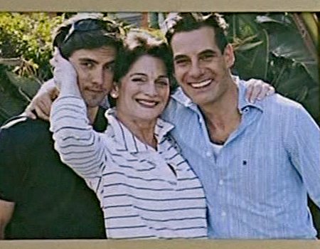 File:Angela shows her armpit.jpg