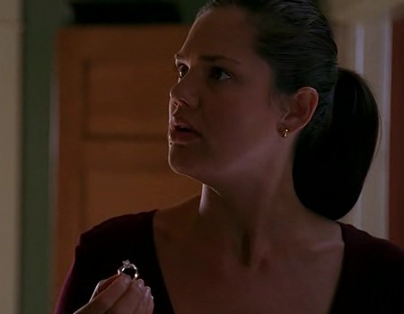 File:Janice finds ring.jpg