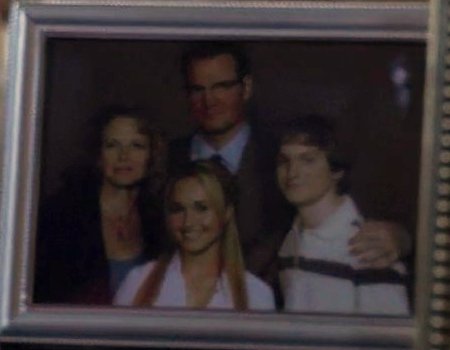 File:Family photo in Noah's apartment.jpg