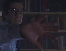 SYLAR IS WEARING GLASSES!
