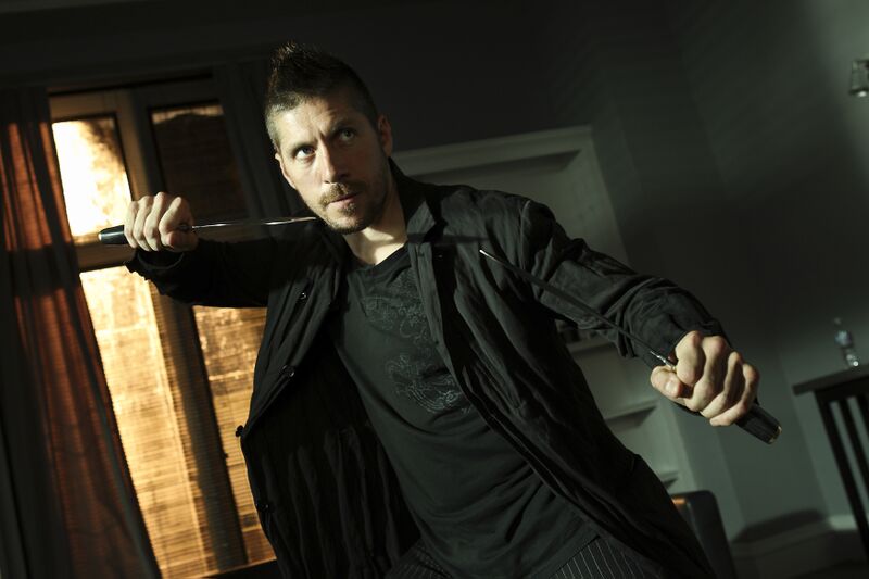 File:Lubin - Edgar uses knives.jpg