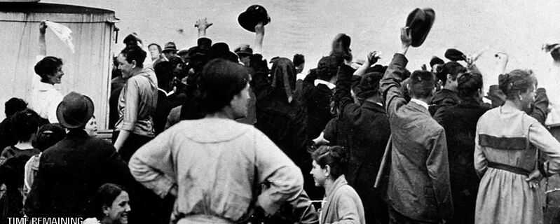 File:1905 Immigrants at Ellis Island.jpg